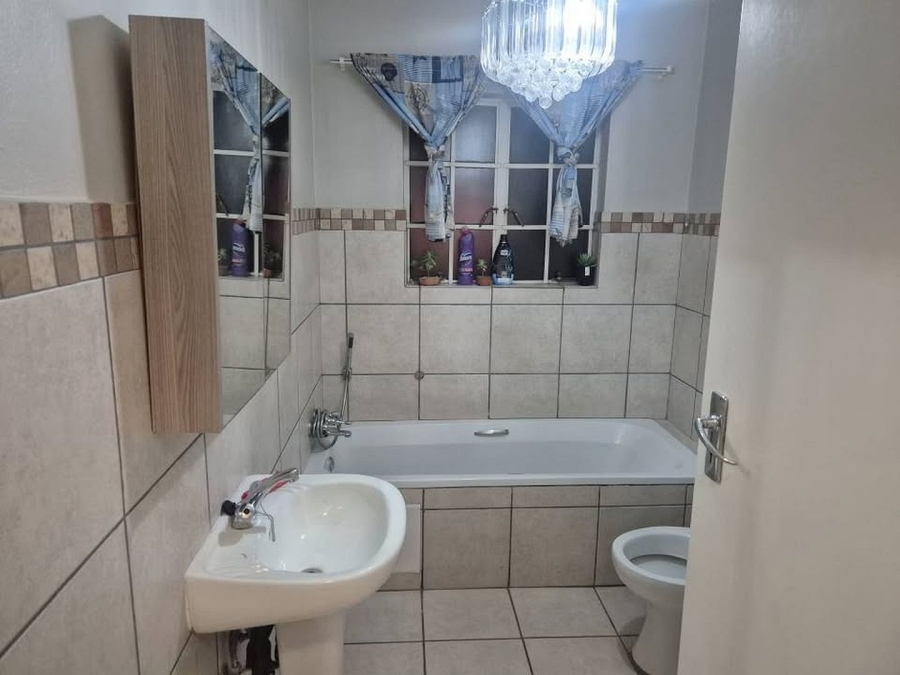 To Let 4 Bedroom Property for Rent in Waterkloof North West